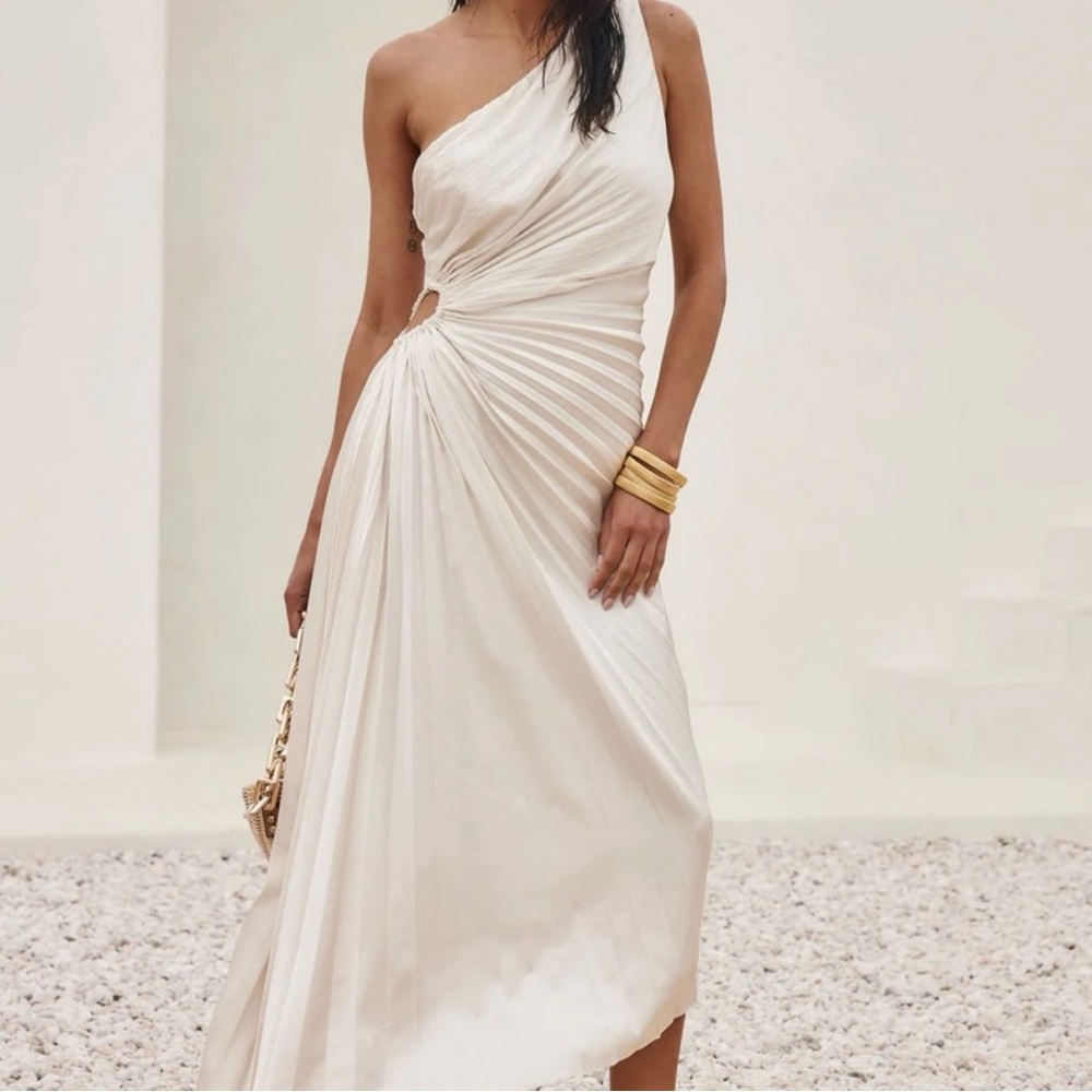 Elegant One-Shoulder Cream Dress